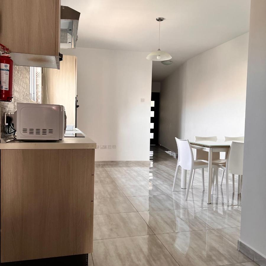 F4 Room 2, Private Room Two Single Beds Shared Bathroom Msida Εξωτερικό φωτογραφία