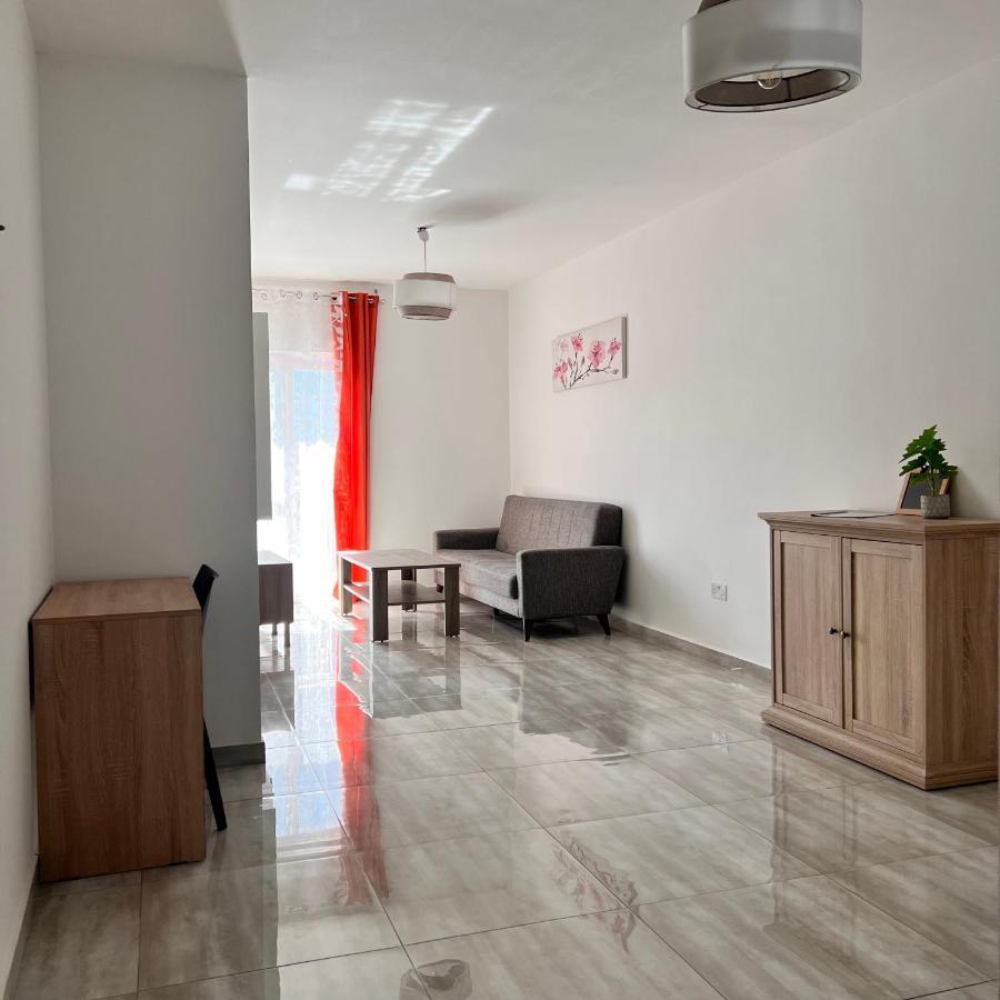 F4 Room 2, Private Room Two Single Beds Shared Bathroom Msida Εξωτερικό φωτογραφία